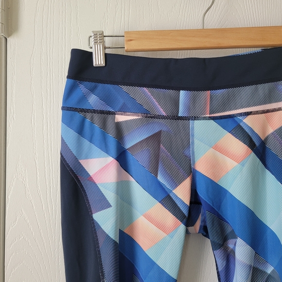 Athleta Geo Sonar Capri - Picture 4 of 8